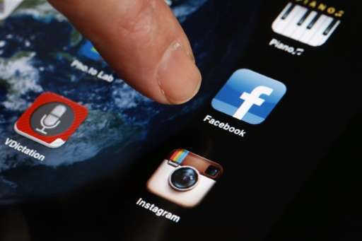 Facebook to Test Mobile App Shopping Tab