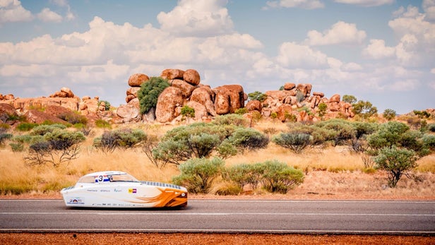 Storms gathering in World Solar Challenge